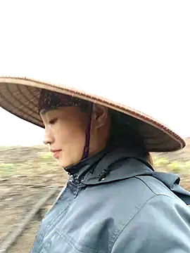 Lilinn  online show from March 2026 12:18:01 AM