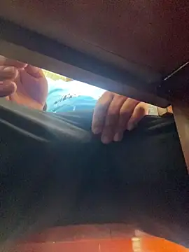 hoang15075 online show from April 2026 01:11:01 AM