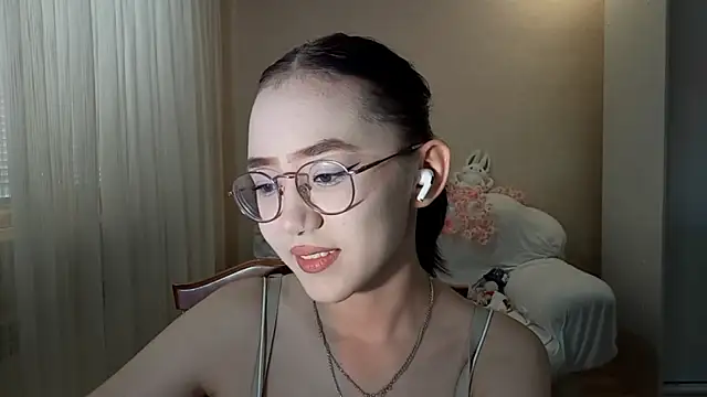 Snapshot of SolvedGlobe chatting on July 2026 01:04:02 PM SolvedGlobe online show from July 2026 01:04:02 PM