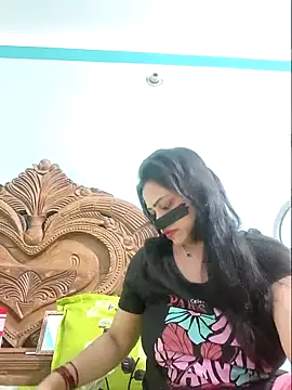 Snapshot of Beauty-3 chatting on April 2026 11:09:01 AM Beauty-3 online show from April 2026 11:09:01 AM