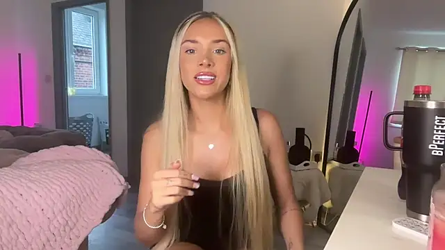 Naughtyblondex online show from June 2026 07:49:02 PM