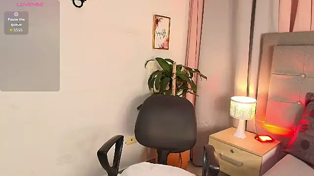 Kiara noirr online show from March 2026 11:37:02 AM