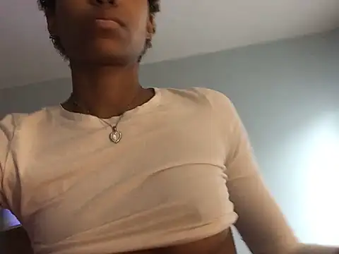 LunaBl00m online show from March 2026 04:33:01 PM