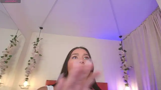 Caandace online show from March 2026 07:19:01 PM