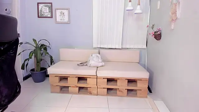 Nahomy Collins  online show from March 2026 07:52:02 PM