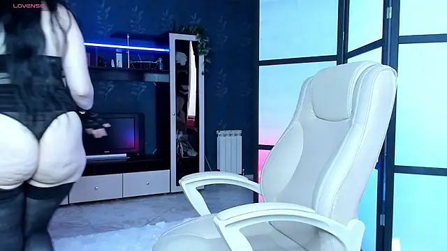 Lucky Milf online show from June 2026 12:42:02 PM