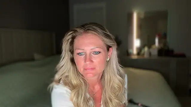 Snapshot of BlondeMilf82 chatting on June 2026 07:12:02 AM BlondeMilf82 online show from June 2026 07:12:02 AM