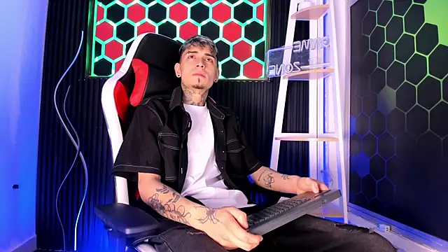 Max Hader  online show from April 2026 03:24:01 AM