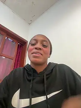 LiaTrainor online show from March 2026 12:44:02 PM