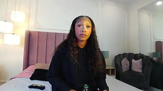 LiaTrainor online show from April 2026 12:28:01 PM