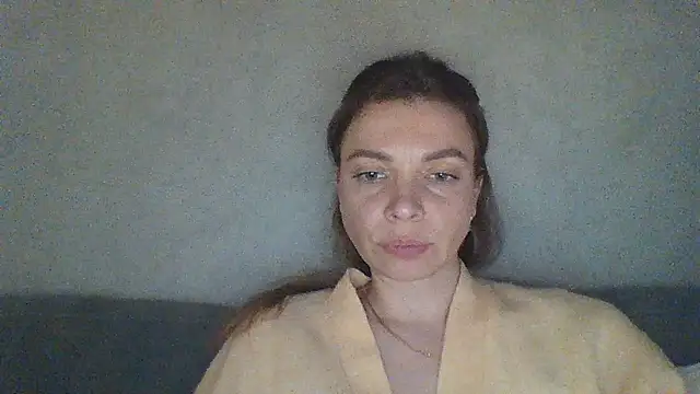 Luna2547 online show from April 2026 05:46:01 PM