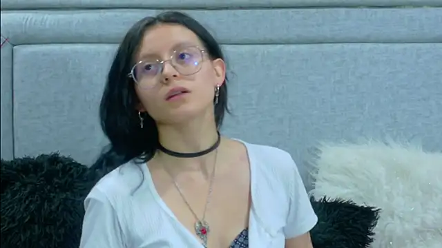 Naomimolie online show from April 2026 12:28:02 PM