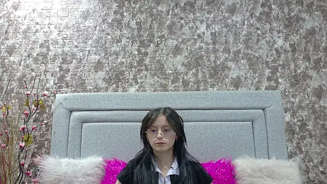 Snapshot of Naomimolie chatting on June 2026 12:31:01 PM Naomimolie online show from June 2026 12:31:01 PM