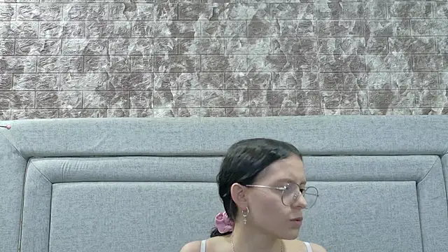 Snapshot of Naomimolie chatting on June 2026 11:52:01 AM Naomimolie online show from June 2026 11:52:01 AM