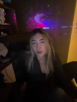 ManuelaVeeleez online show from April 2026 07:45:01 AM