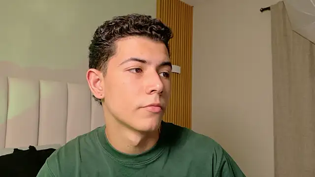 nicocrown online show from March 2026 07:17:01 PM