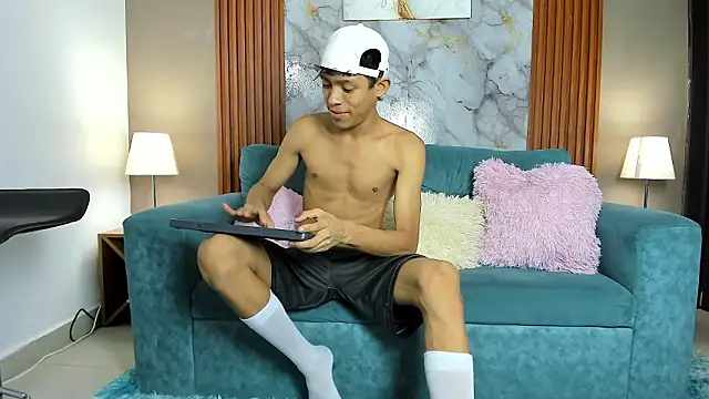 SKINNY BOYXXX online show from March 2026 07:16:01 AM