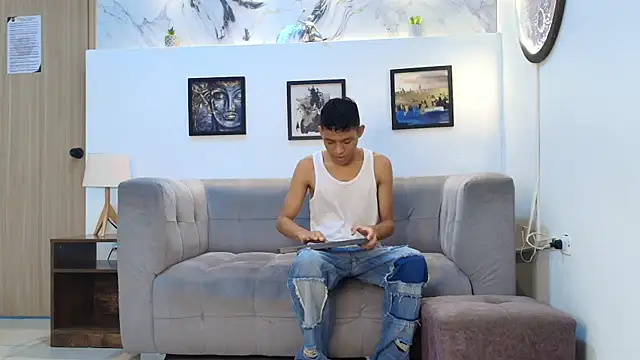 SKINNY BOYXXX online show from April 2026 07:31:01 AM