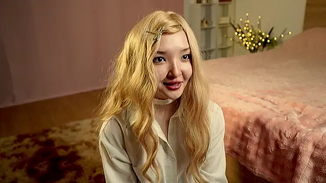 Linhmew online show from May 2026 09:09:02 PM