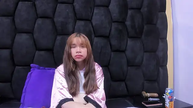 ZoeBarbiee online show from April 2026 07:17:02 AM