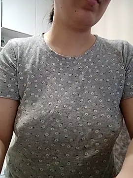 Emi hot1 online show from March 2026 05:18:01 PM