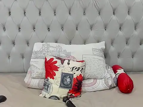 DarkBubble xx online show from March 2026 06:23:02 PM