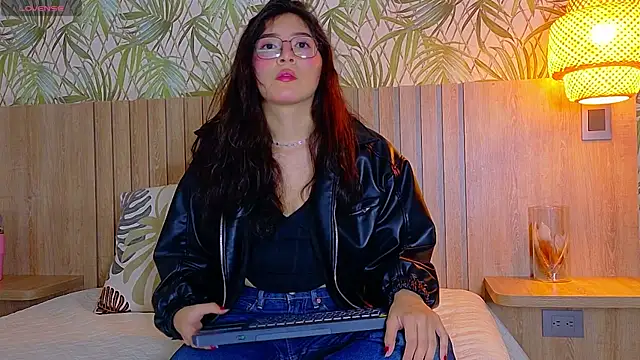 MiiaCullens online show from July 2026 01:57:02 PM