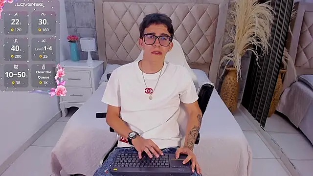 TylerCross  online show from March 2026 09:42:02 PM