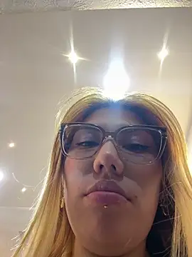 Lia Sterling online show from April 2026 02:00:02 AM