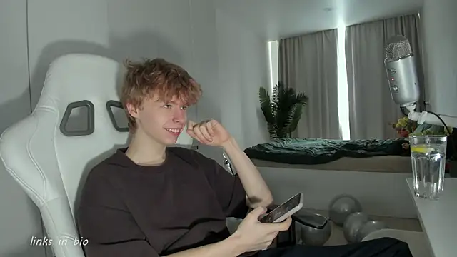 Wawesuc online show from March 2026 04:48:01 AM