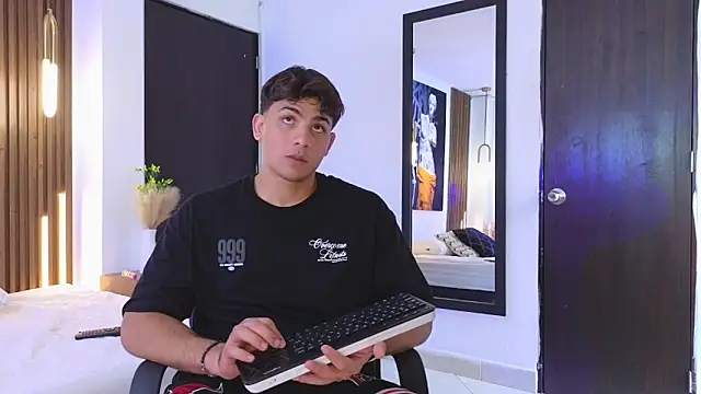 MrAdonis  online show from April 2026 07:07:01 PM