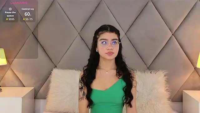 OliviaDiaz online show from April 2026 08:01:02 PM