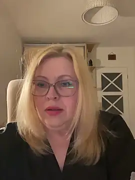 JanieLight53 online show from April 2026 07:11:01 PM