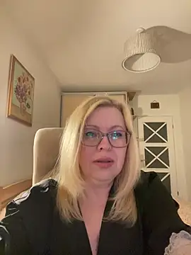 JanieLight53 online show from May 2026 06:23:02 PM