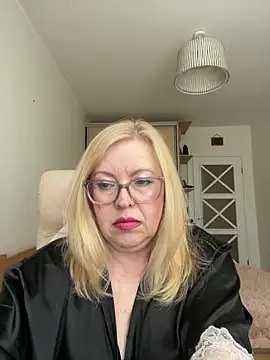 JanieLight53 online show from May 2026 04:13:02 PM