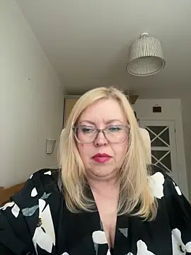 JanieLight53 online show from May 2026 05:11:01 PM