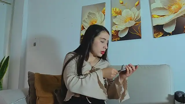 Viioletcollins online show from April 2026 12:40:02 PM