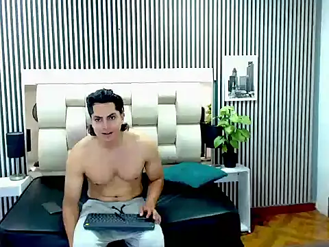 Alex Wolft online show from May 2026 12:32:01 PM