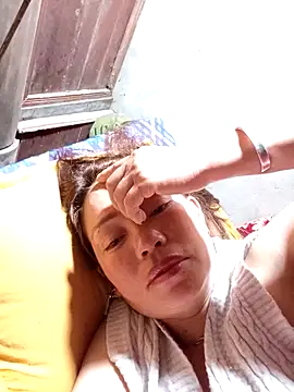 Yellow-pink online show from April 2026 09:39:01 PM