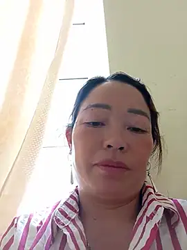 Yellow-pink online show from July 2026 01:52:01 AM