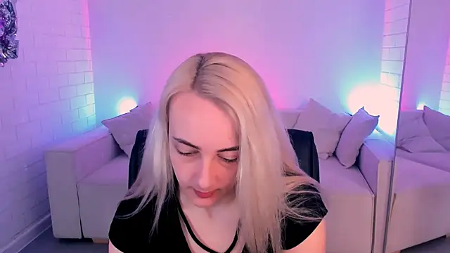 CarolMoor online show from April 2026 09:10:02 AM