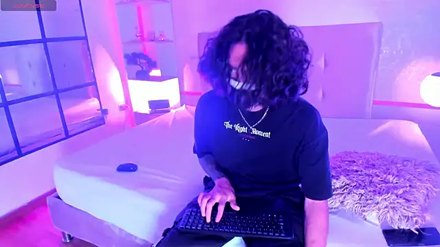 Skinny Mac online show from July 2026 02:37:02 PM