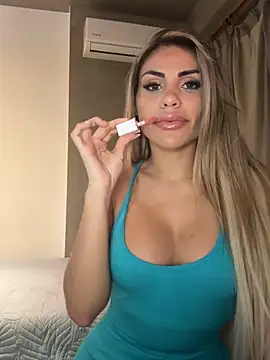 Snapshot of JulietaAzul chatting on April 2026 05:37:02 AM JulietaAzul online show from April 2026 05:37:02 AM