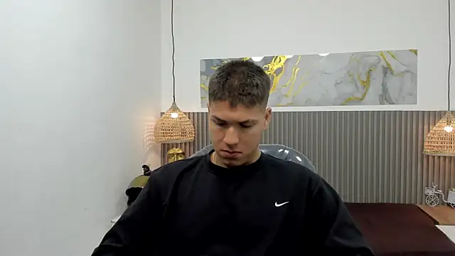 AlessandroFranco online show from April 2026 01:28:02 PM