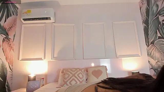 Adalyn Cute online show from April 2026 07:00:01 PM