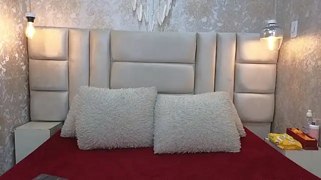 LadyMiax online show from April 2026 03:02:01 AM