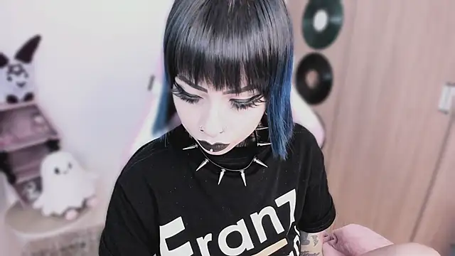 shes creepy online show from May 2026 08:22:02 AM