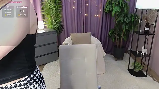 BlondeLina online show from April 2026 04:45:01 AM