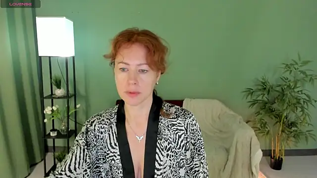 Snapshot of LeticiaRomano chatting on July 2026 06:47:02 AM LeticiaRomano online show from July 2026 06:47:02 AM