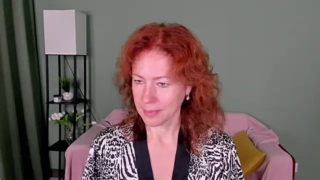 Snapshot of LeticiaRomano chatting on July 2026 04:10:02 AM LeticiaRomano online show from July 2026 04:10:02 AM